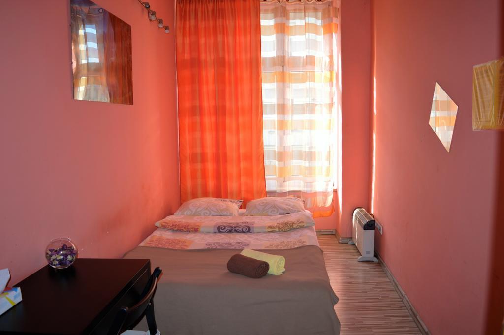 Honey Hostel Krasków Eksteriør bilde